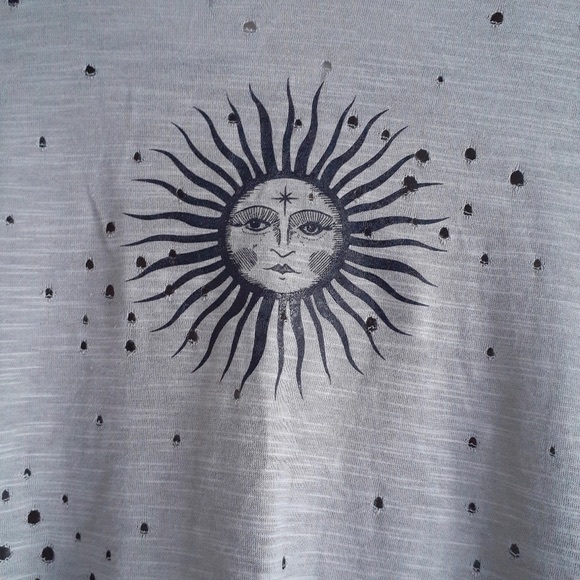 Distressed Sun Graphic Tee | Dirtee Laundry | Med - Picture 4 of 7